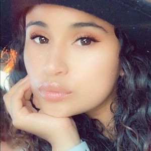 Meet your Posher, Alejandra